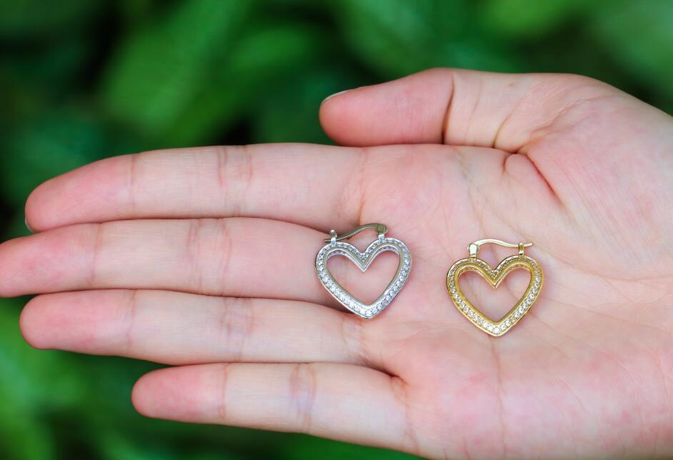 Wholesale Korean Heart-shaped Gold-plated Diamond Hollow Earrings Nihaojewelry