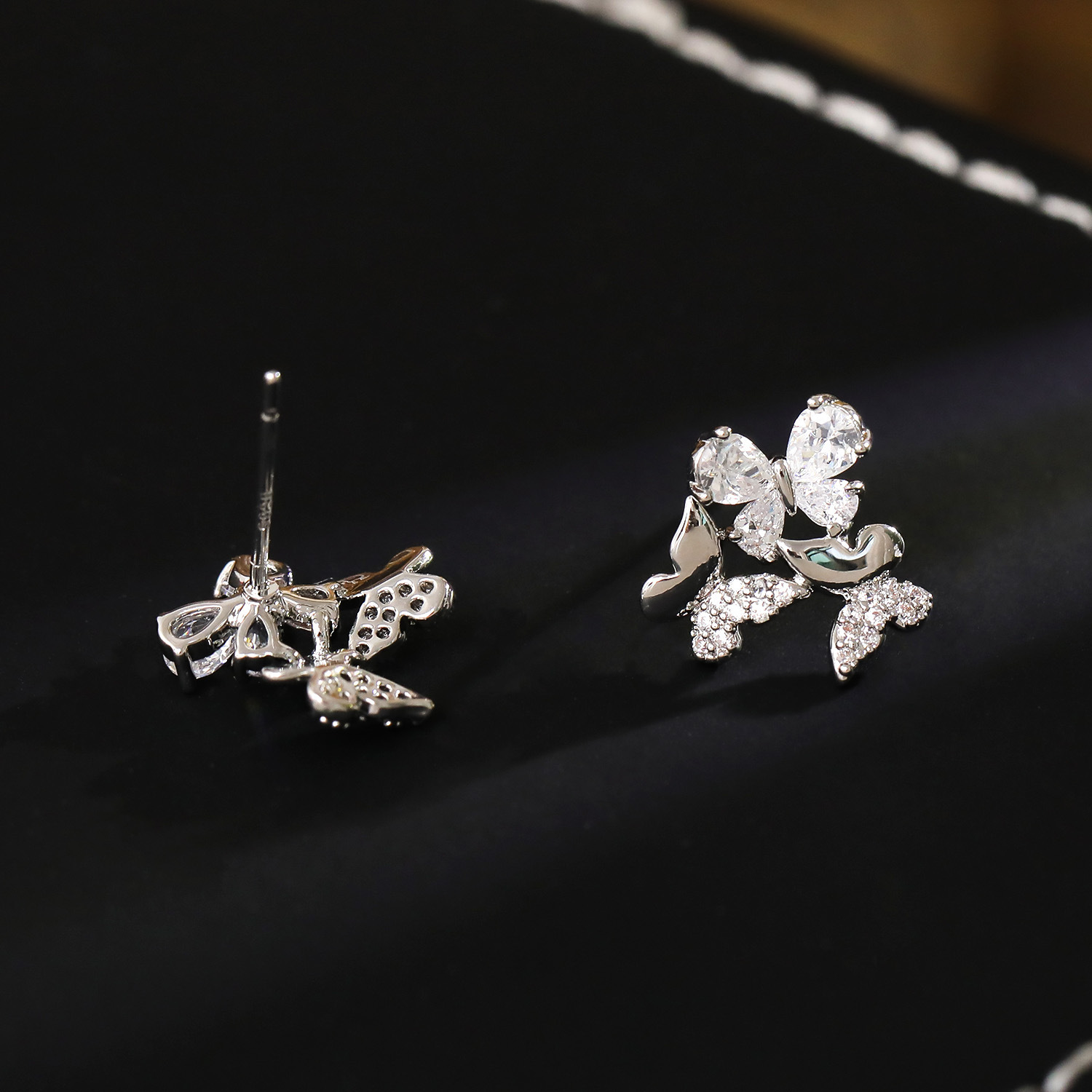 Exquisite Fashionable Super Shiny Zircon Three-Leaf Flower Earrings Personality Sweet Temperament Versatile Commute Ear Jewelry