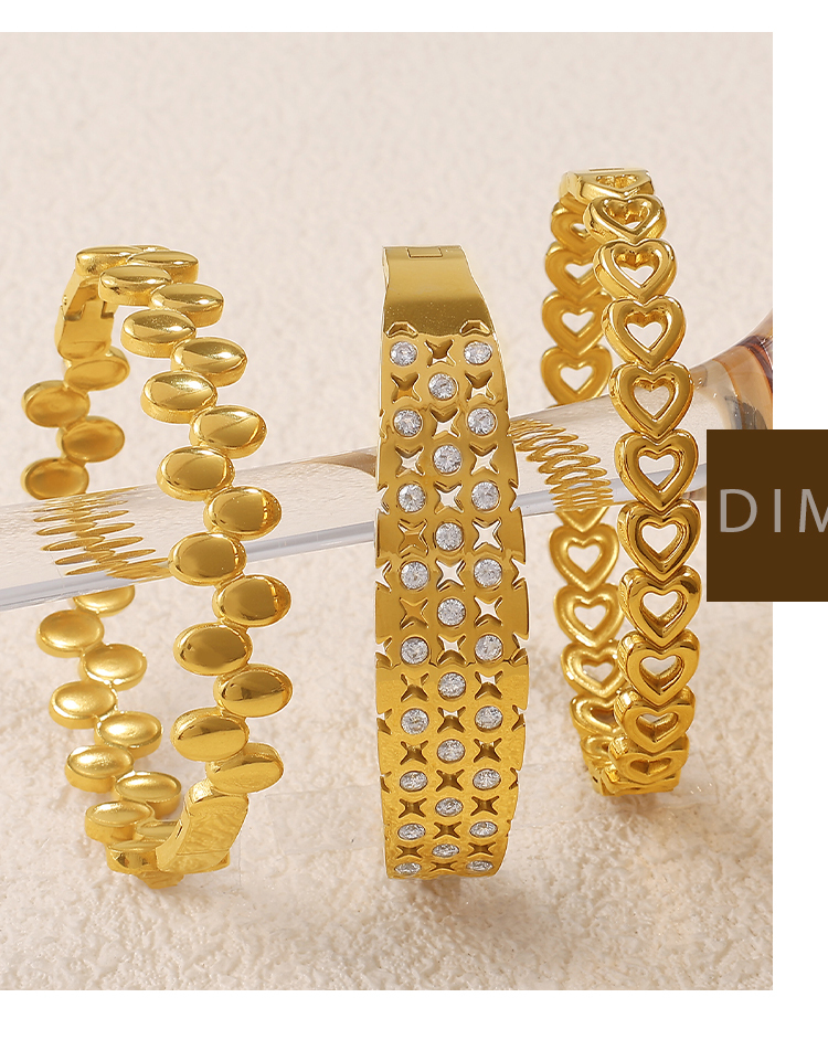 Fashionable Stainless Steel 304 Heart Shaped Hollow Out Linked Bracelet Vacuum Plated 18K Gold Commuter High End Feeling