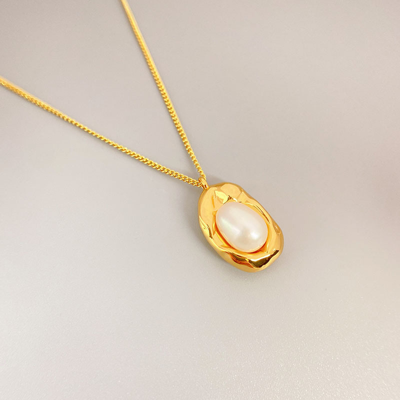 French Design Versatile Small Bean Shape Embedded Freshwater Cultured Pearl Necklace Fashion Clavicle Chain Geometric Pattern Women's Jewelry