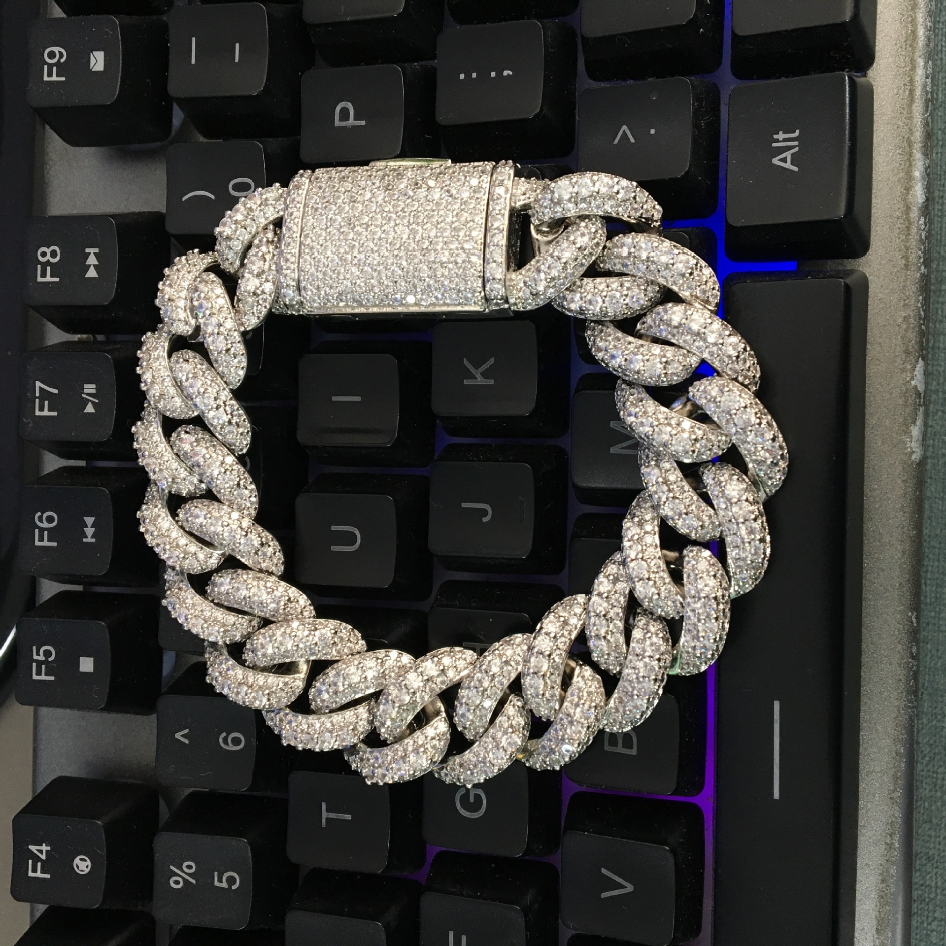 Men's Hip-Hop Bracelet High-End Texture Copper Inlaid Zirconia Gold-Plated Geometric Pattern Silver 18mm Cuban Chain Jewelry Box Clasp Personality