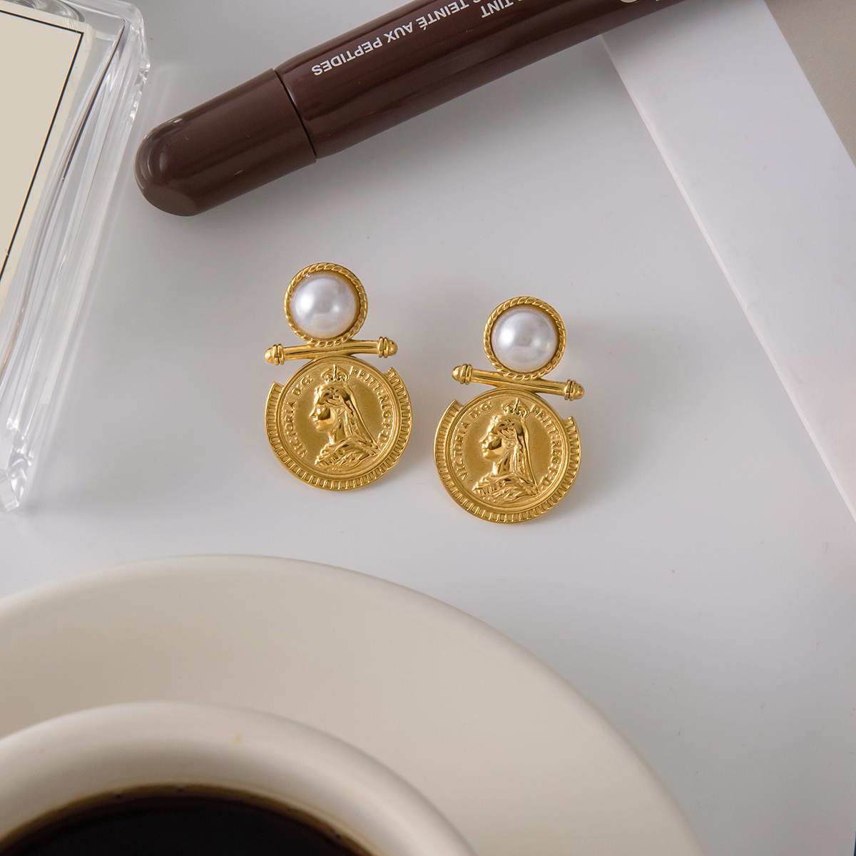 Women's Classic 18K Gold 304 Stainless Steel Resin Pearl Coin Portrait Earrings Fashion Jewelry Accessories Pair