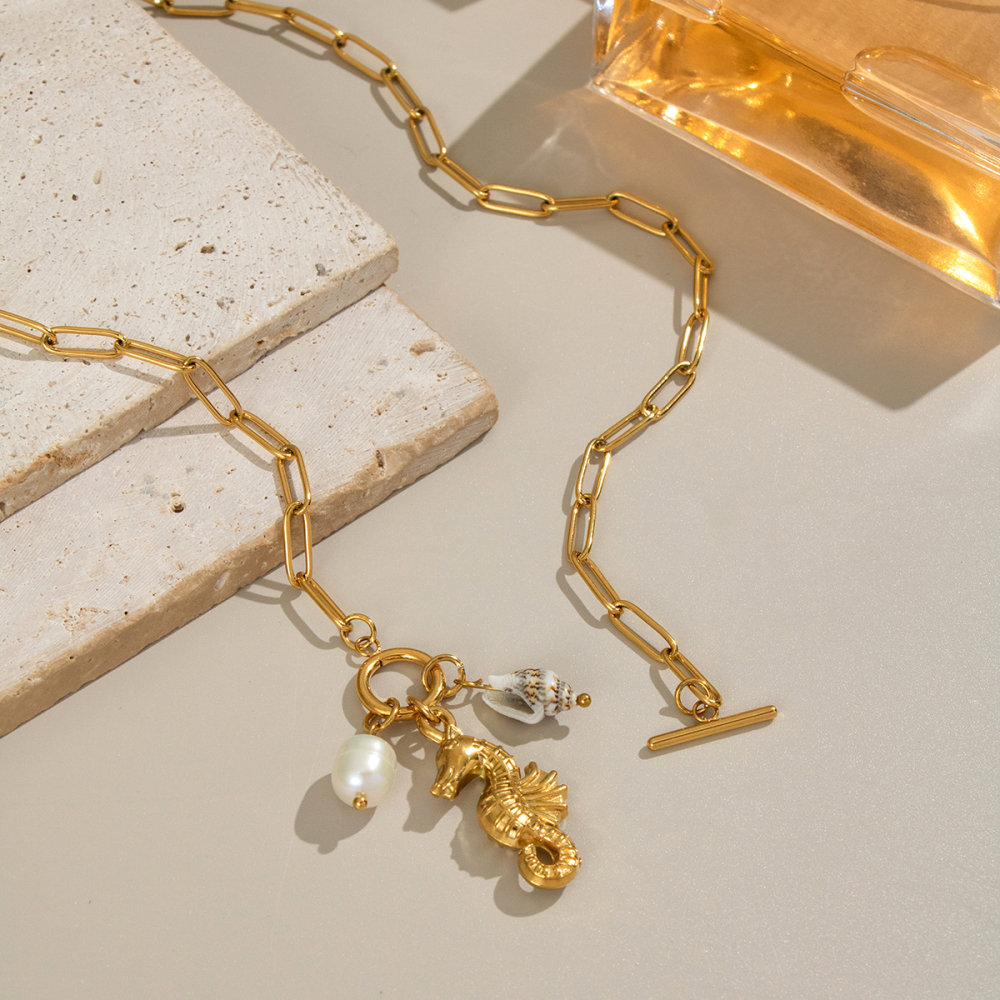 Titanium Steel 18K Gold Plated Shell Horse Conch Necklace Beach Vacation Accessories Luxury Feel Polished Pendant Women's Jewelry