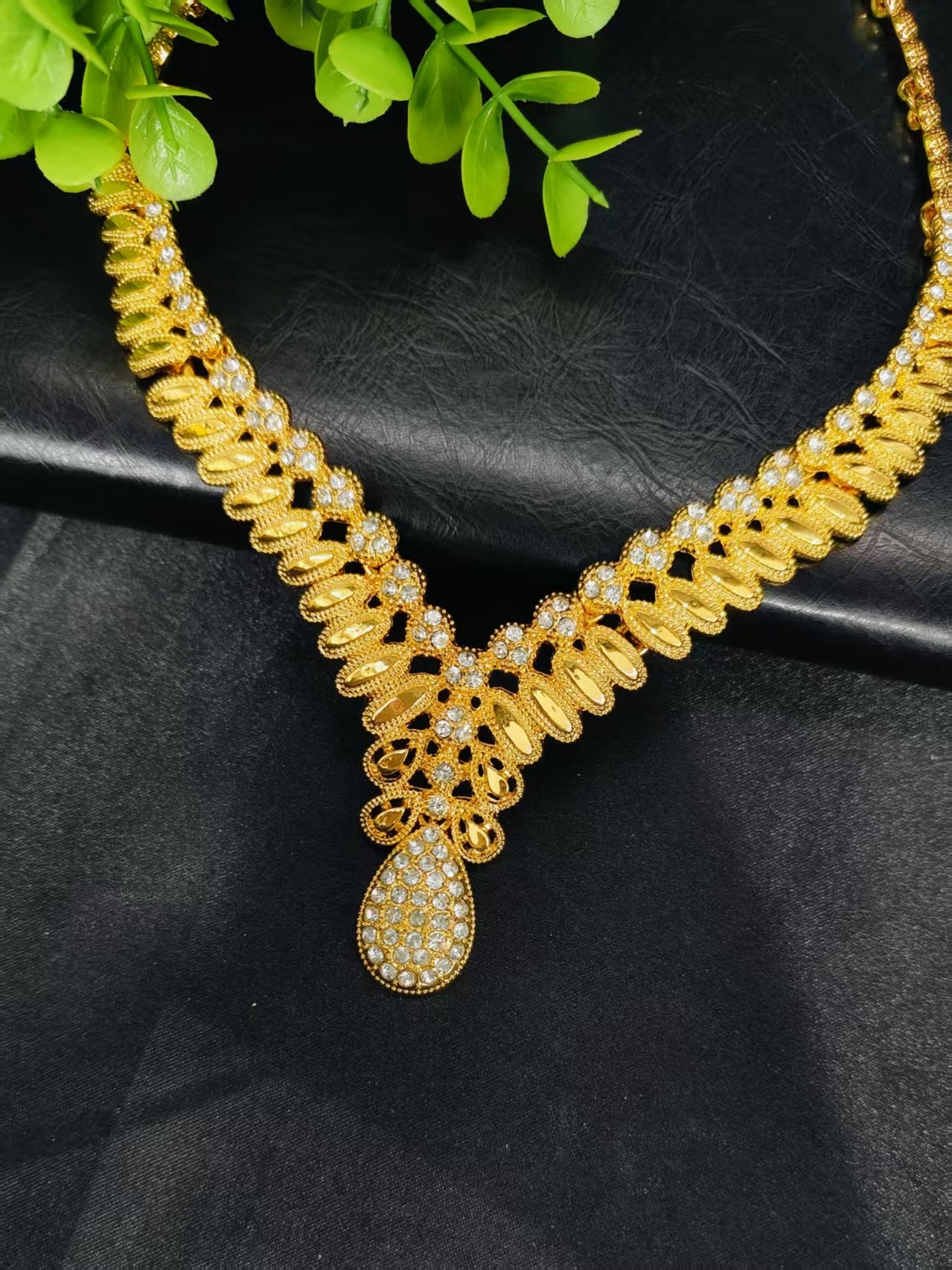 Middle East Dubai Jewelry Set Vietnam Bride Wedding Accessories Necklace Bracelet Earrings Ring Four Piece Set Floral Design