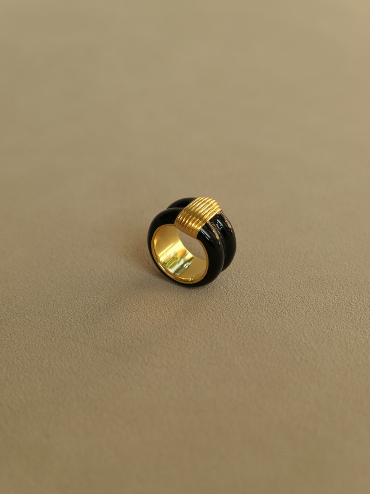 French Fashion Enamel Drip Glaze Ring Wide Version Golden Plated Black Striped Elegant Copper Finger Ring Jewelry Accessories