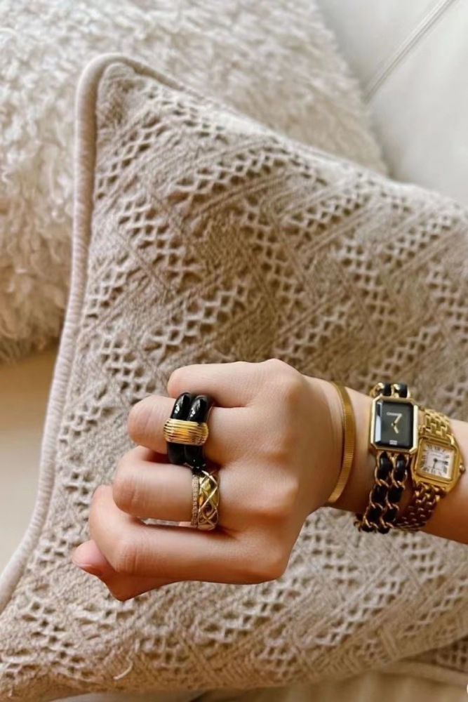 French Fashion Enamel Drip Glaze Ring Wide Version Golden Plated Black Striped Elegant Copper Finger Ring Jewelry Accessories