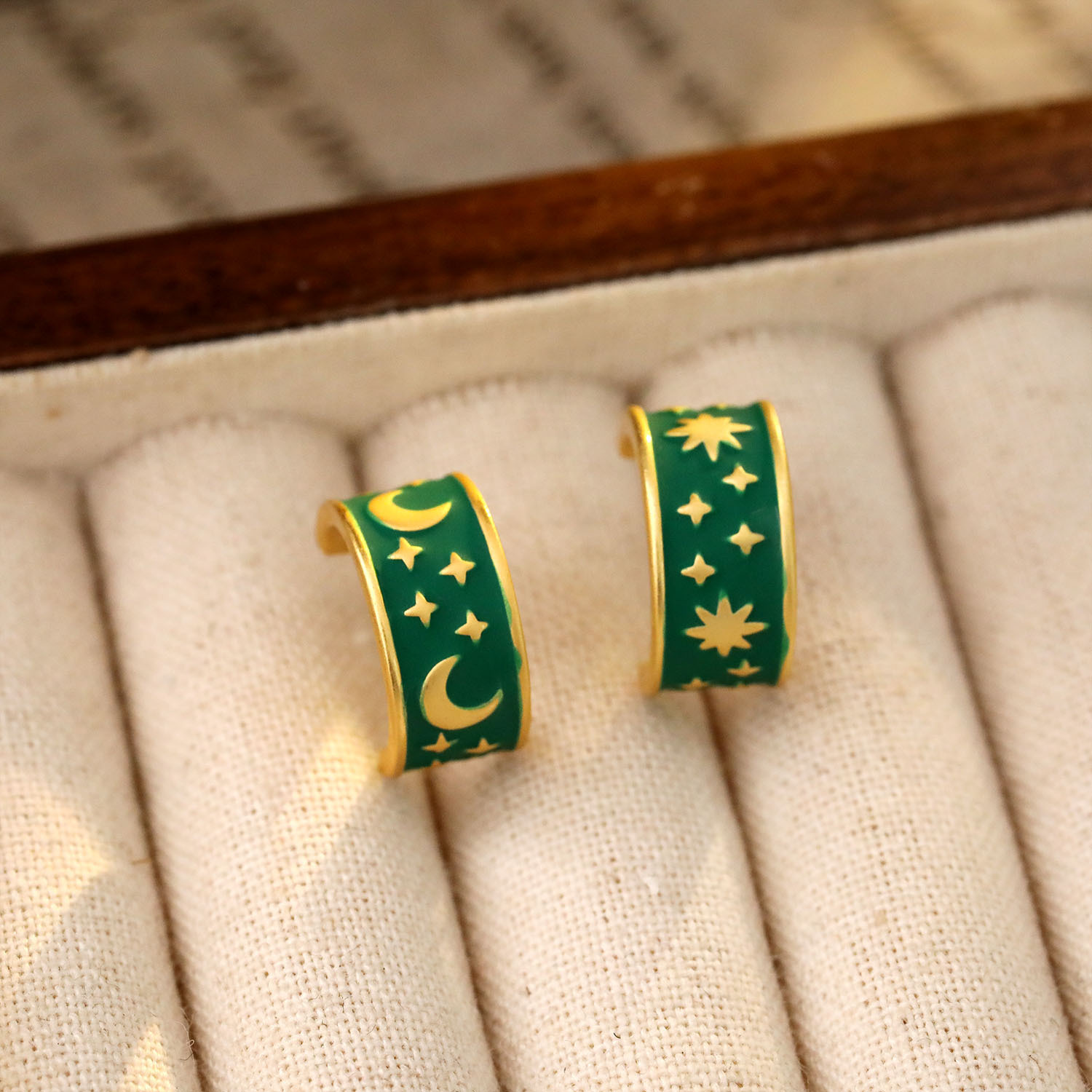 Retro Green Oil Drop C-Shaped Half-Moon Earrings Hong Kong Style Fashionable Elegant Star Moon Dream Series Jewelry Accessories