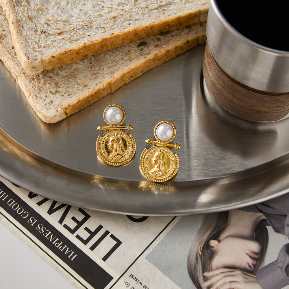 Women's Classic 18K Gold 304 Stainless Steel Resin Pearl Coin Portrait Earrings Fashion Jewelry Accessories Pair