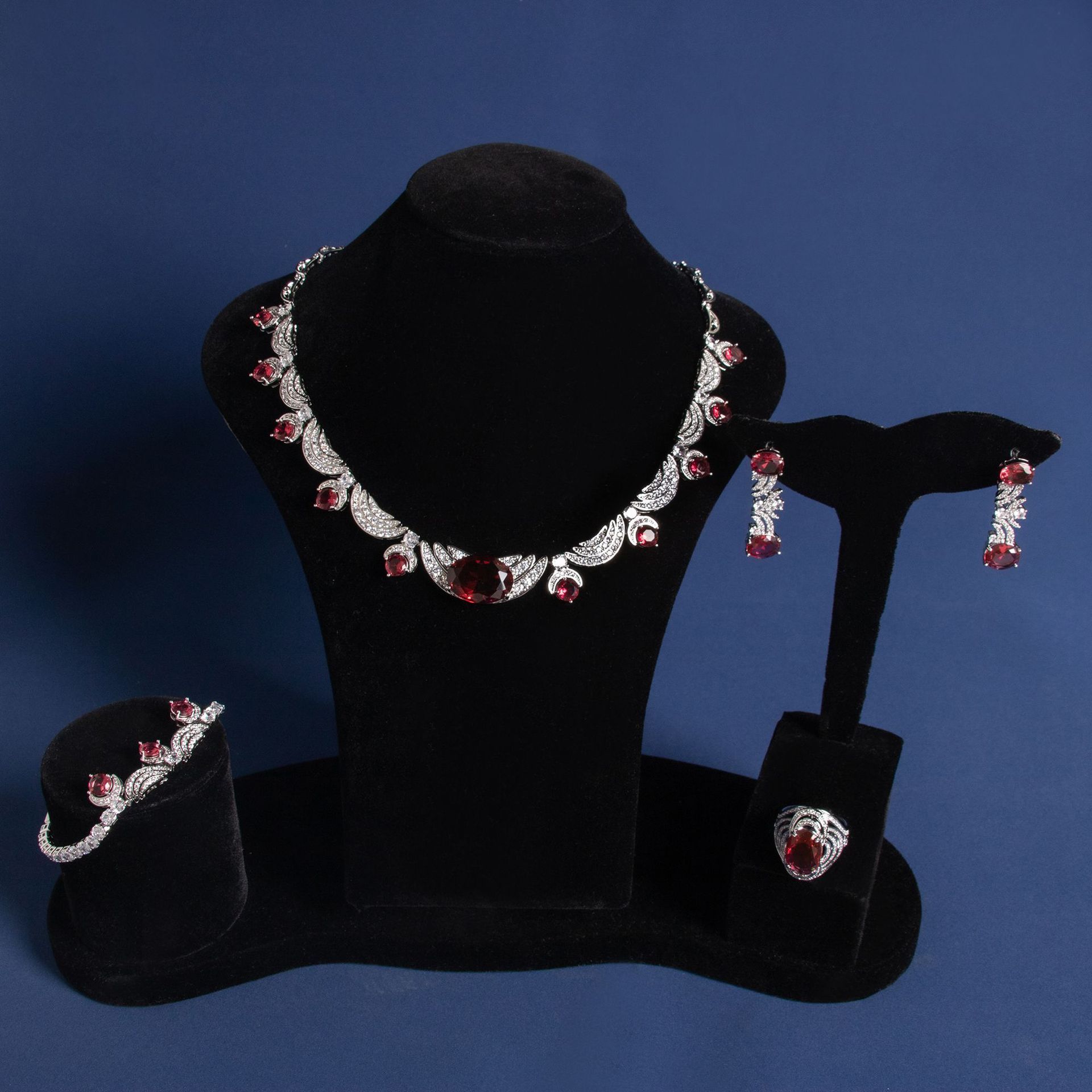 Luxurious Gemstone Jewelry Set Full Of Diamonds Four-Piece Set Including Necklace Earrings Bracelet Ring For Elegant Women