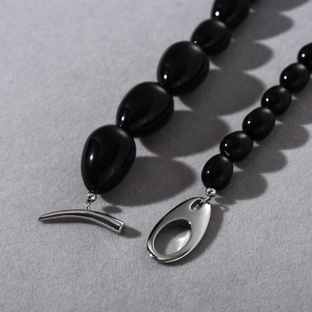 Zhu Yue'er Gradient Oval Black Onyx Beaded OT Clasp Sweater Chain Necklace Women's Jewelry Accessories Pendant Material