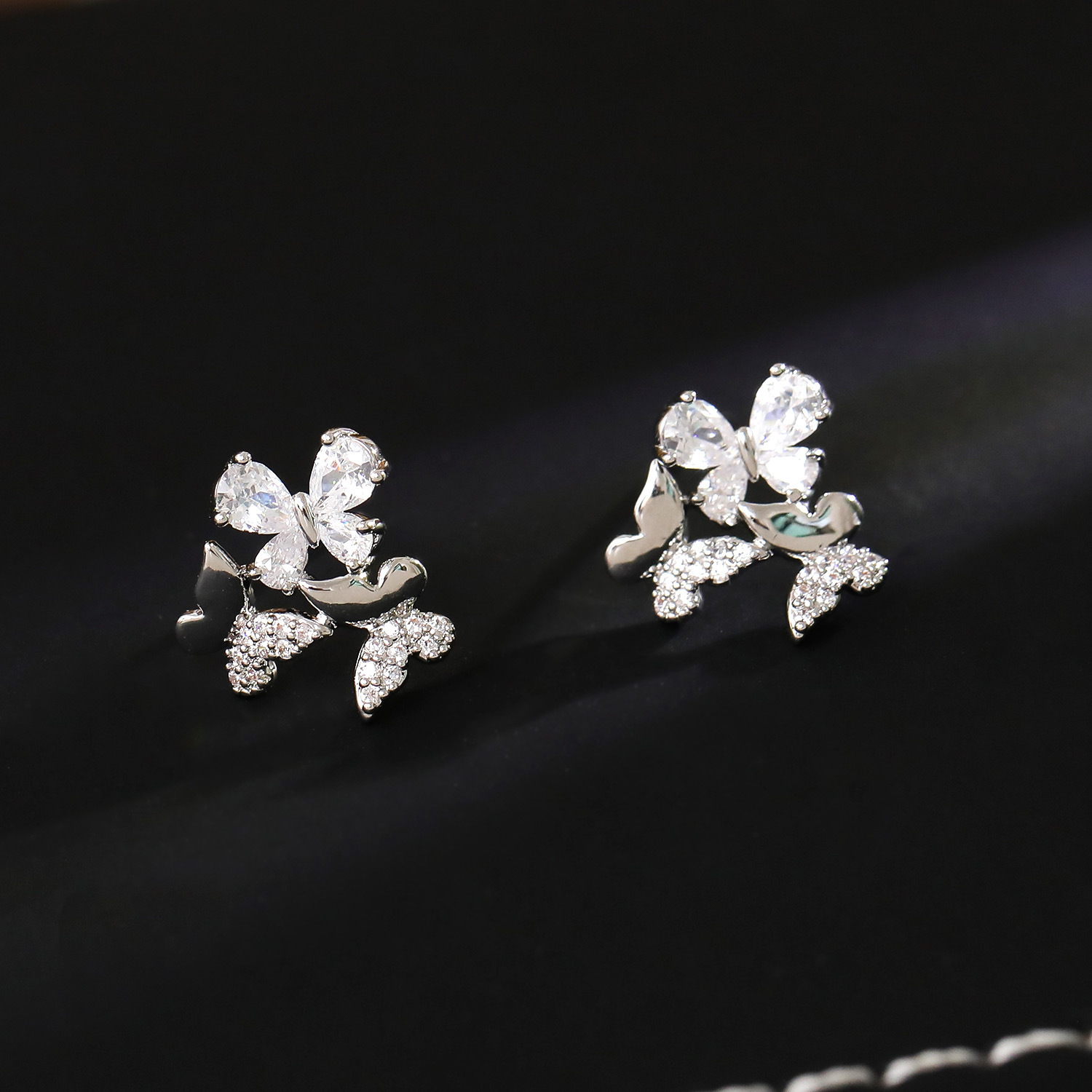 Exquisite Fashionable Super Shiny Zircon Three-Leaf Flower Earrings Personality Sweet Temperament Versatile Commute Ear Jewelry