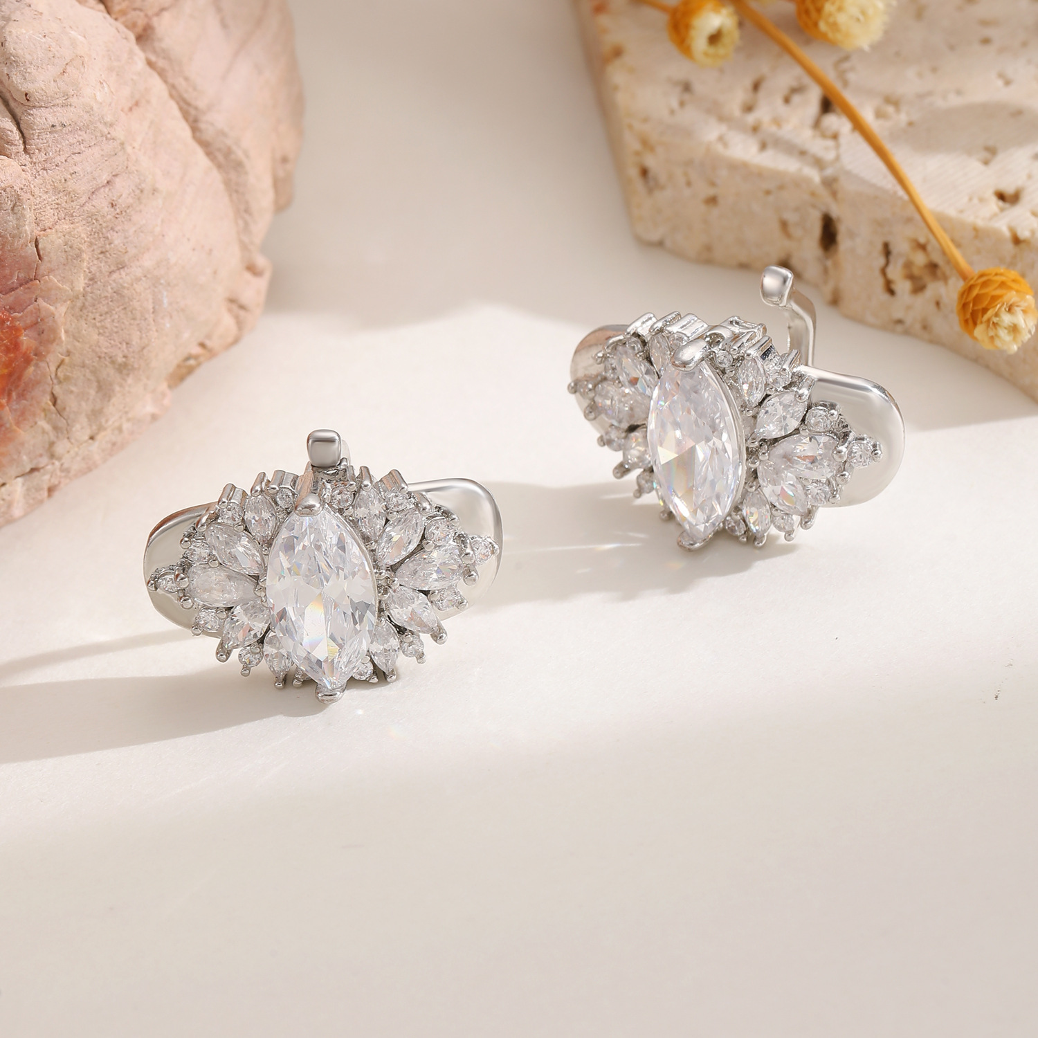 Shiny Copper Inlaid Zircon Ice Flower Earphone Clip Elegant Ear Clip Earphone Accessories