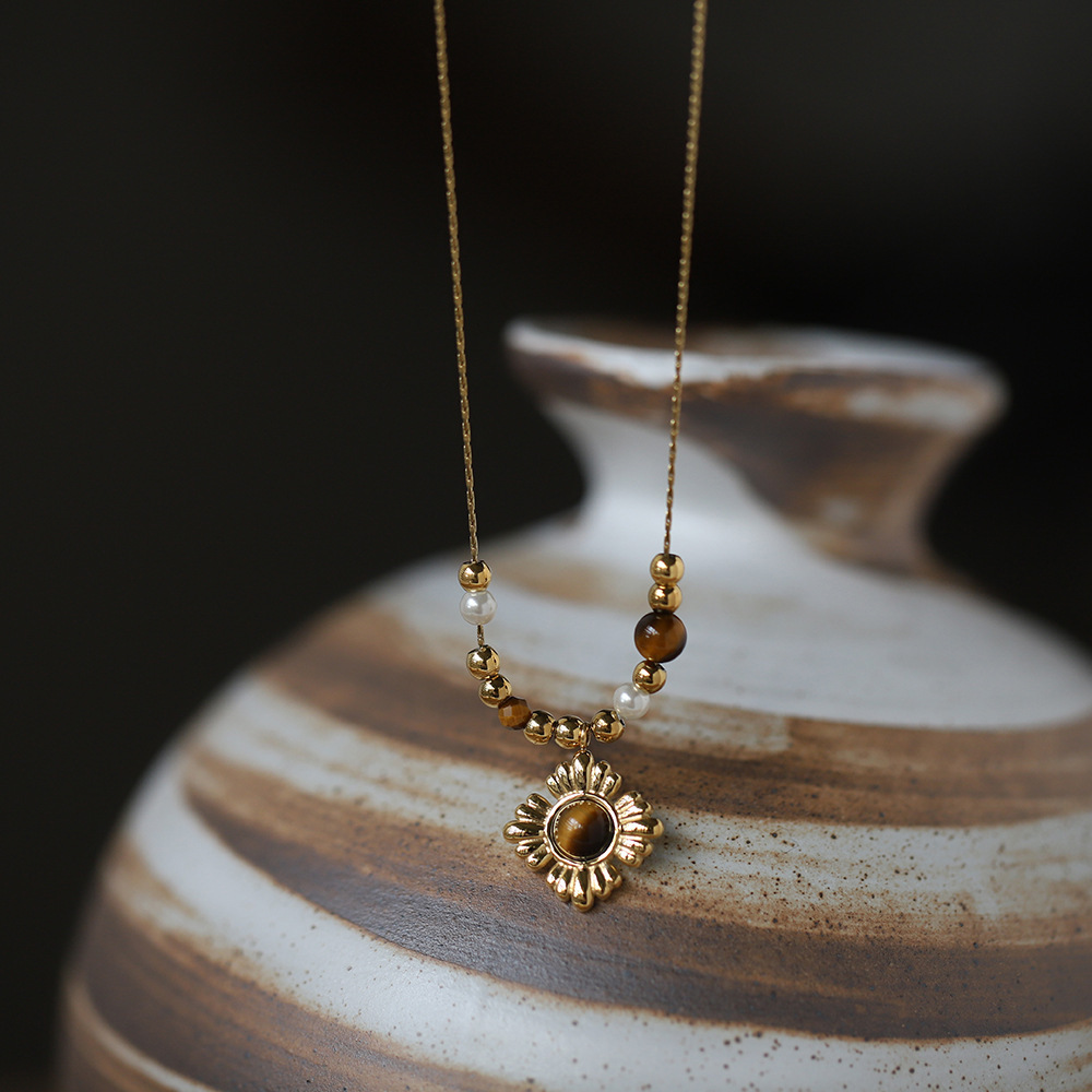 PVD Coated Real Gold Plated 18K Gold Flower 304 Stainless Steel IG Style Classic Style Waterproof Non Tarnish Titanium Steel Pendant Necklace