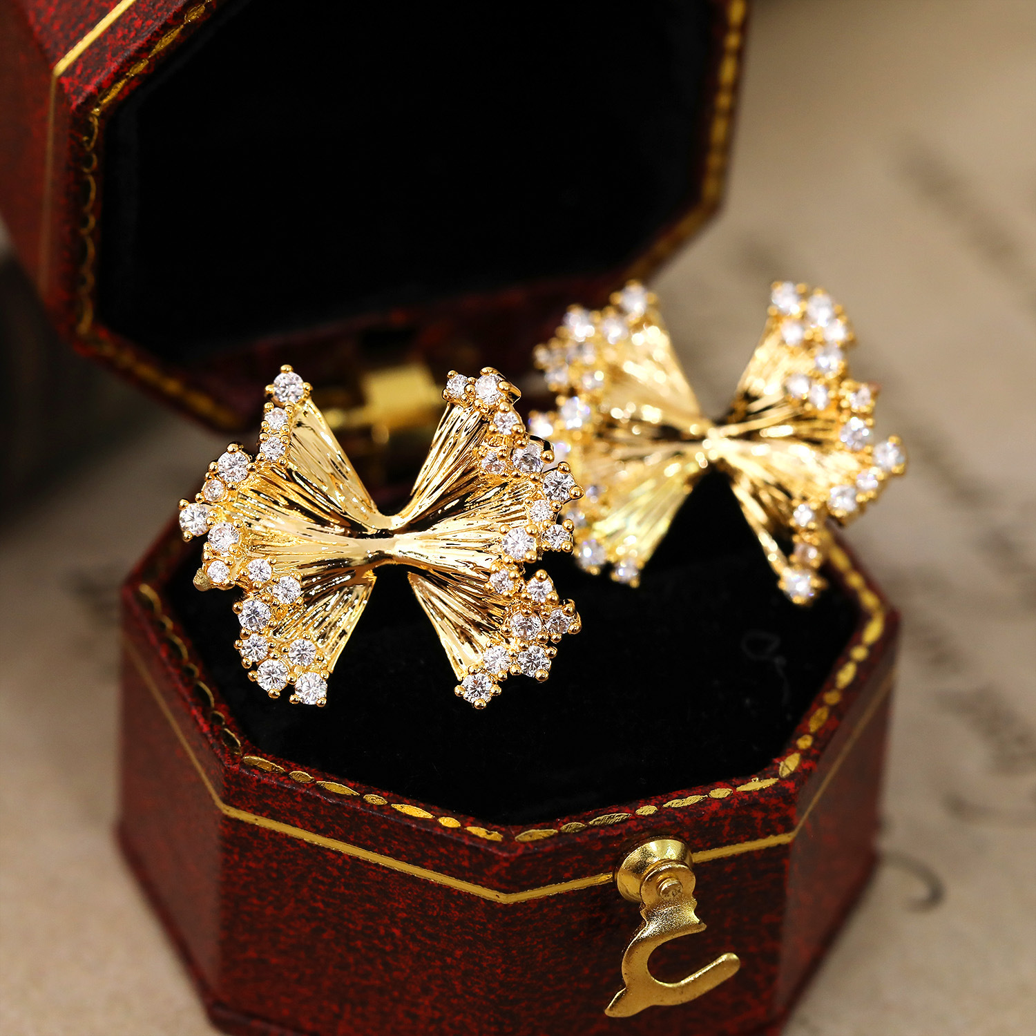 Fashionable Butterfly Knot Zircon Metal Earrings Elegant High-End Feelings Women's Style Geometric Pattern Fashion OL Ear Jewelry