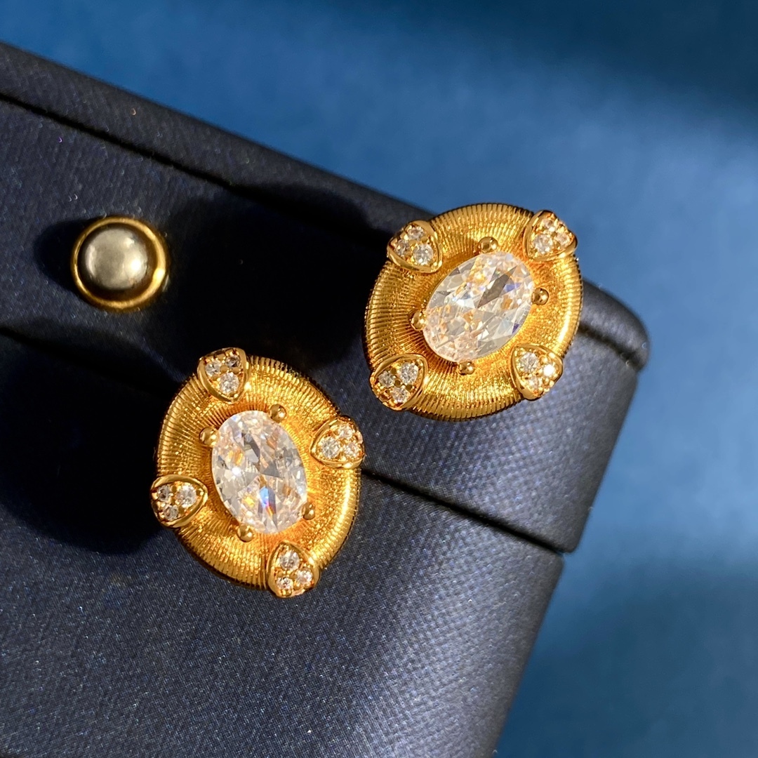 1 Pair Simple Style Classic Style Round Plating Inlay Brass Zircon 18K Gold Plated Ear Studs
