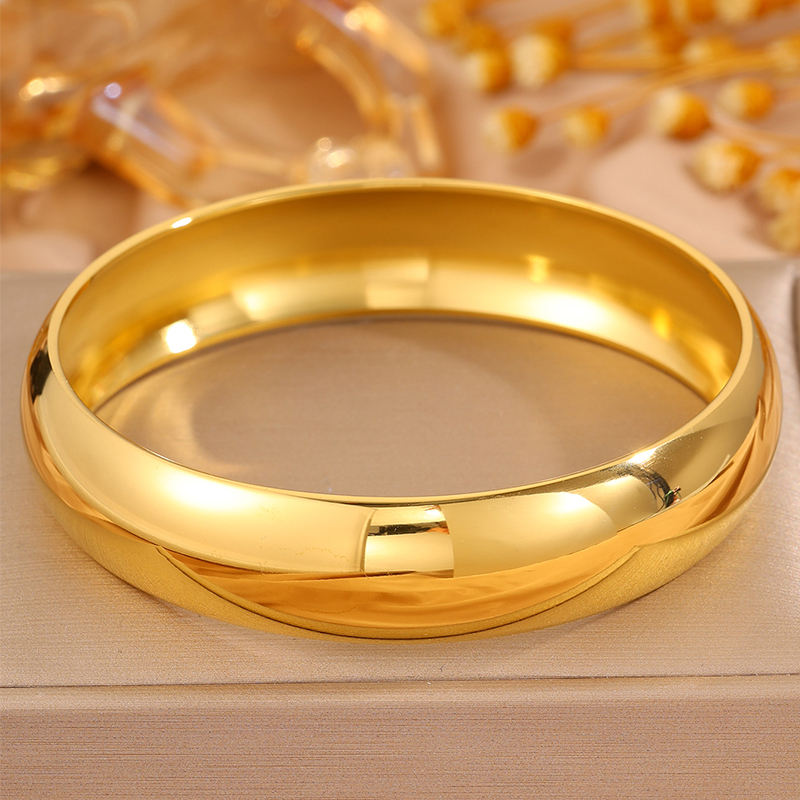 1pcs - Gold Smooth Simple Bracelet! The Design Is Eye-catching And Classic, With A Smooth Texture And Sharp Silhouette, Showcasing Ingenuity And Elegant Luxury Charm - Paired With Stainless Steel Material