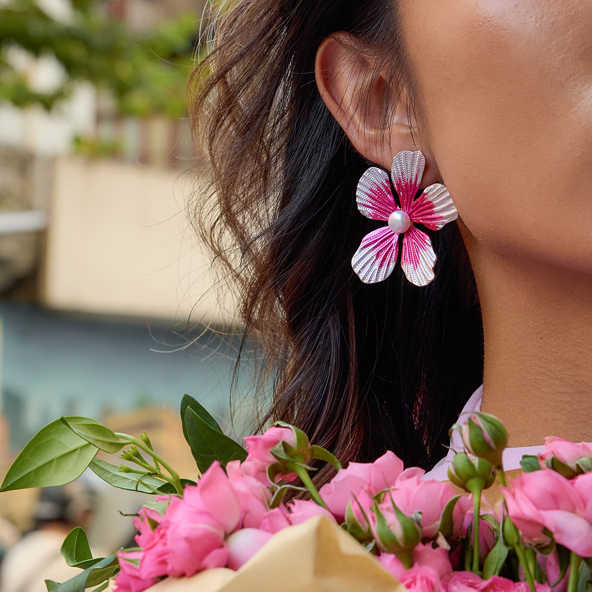 Women's Sweet Romantic Style Acrylic Pearl Flower Earrings Stainless Steel 18K Gold Plated Vacuum Earrings Pair