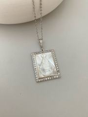 Necklace D-White