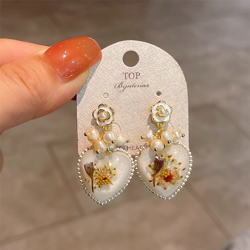1 Pair Simple Style Classic Style Heart Shape Inlay Resin Freshwater Pearl Copper Pearl Drop Earrings