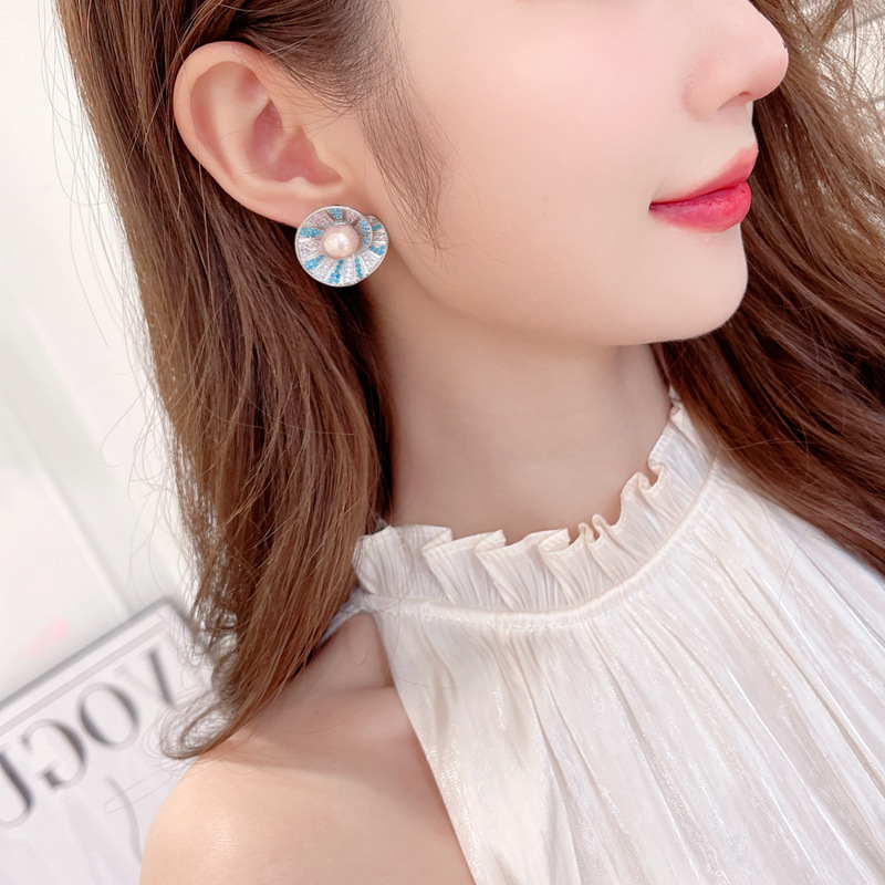 1 Pair Simple Style Classic Style Solid Color Plating Inlay Copper Alloy Artificial Pearls Zircon White Gold Plated Ear Studs