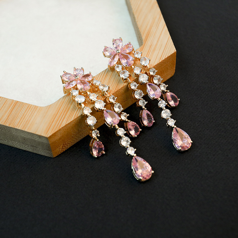 Royal Style Long European Diamond Inlaid Flower Petal Tassel Water Plated Imitation Gold Geometric Pattern Earrings Women's Fashion Jewelry Accessories