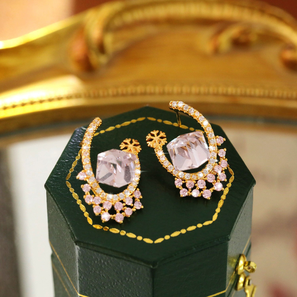 Elegant Pink Zircon Stud Earrings Fashionable Geometric Pattern Women's Jewelry Accessories Shiny Gentle Lady Ear Decor High-End Hoops