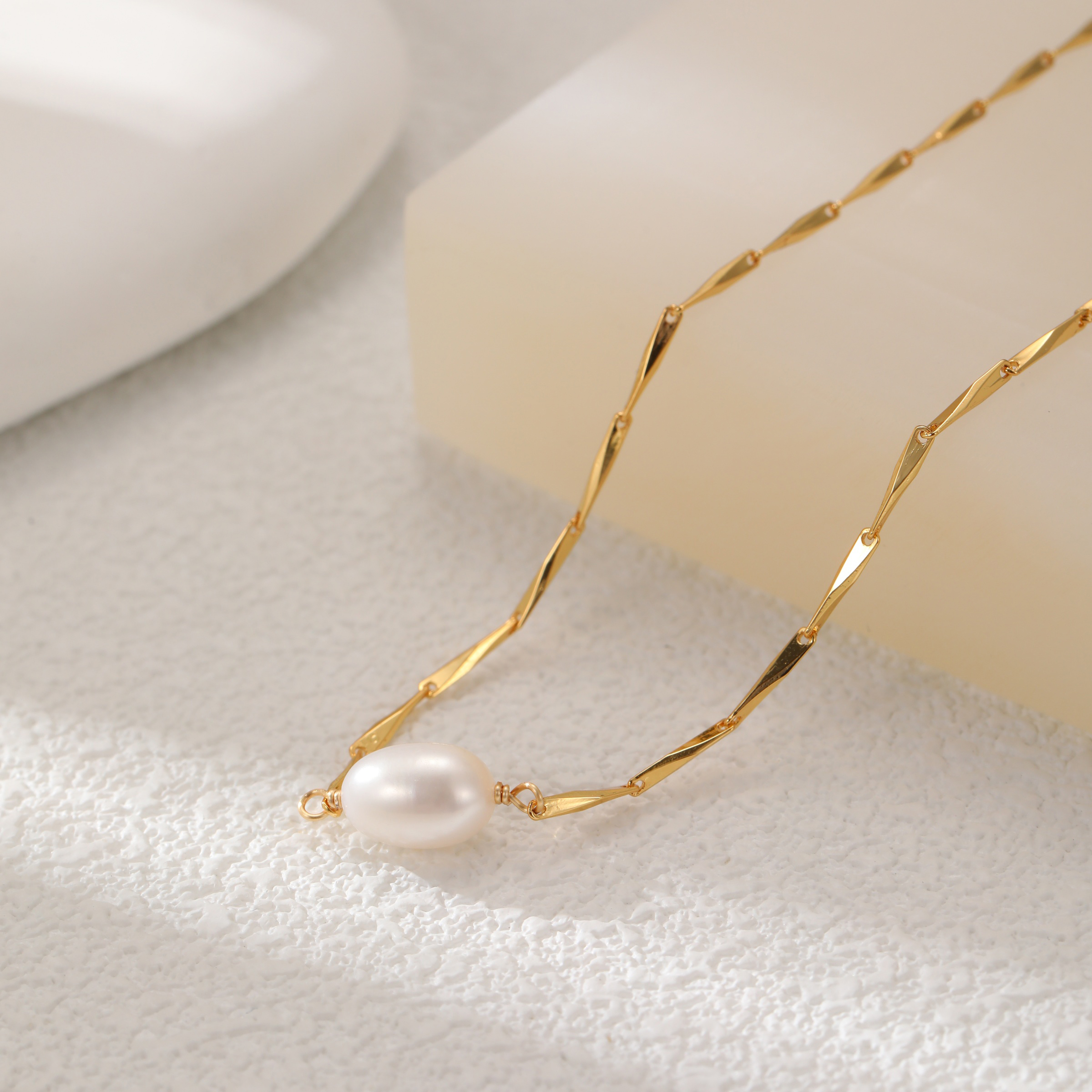 Elegant Long Freshwater Pearl Necklace For Women Simple Stylish 18K Gold Plated Copper Lockbone Chain Layering Jewelry