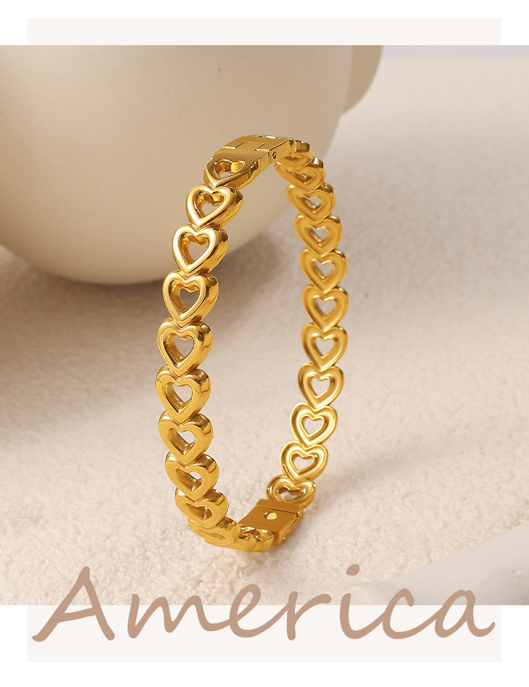 Fashionable Stainless Steel 304 Heart Shaped Hollow Out Linked Bracelet Vacuum Plated 18K Gold Commuter High End Feeling