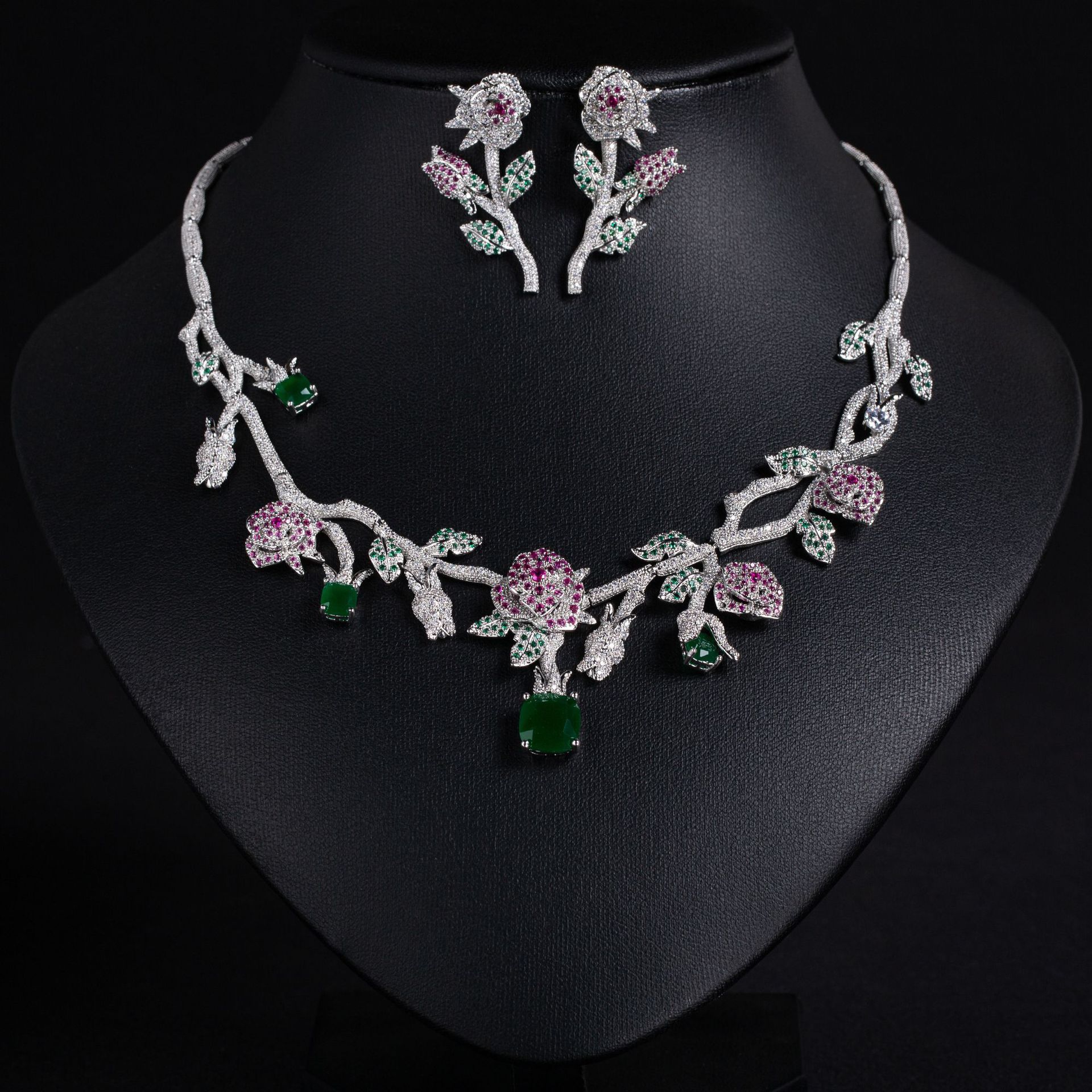 Minimalist Camellia Necklace Women's Luxury Design Sensation Small Fragrance Style Clavicle Chain Full Diamond Three-dimensional Rose Flower Neck