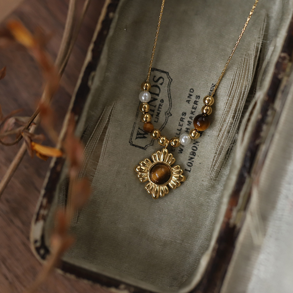 PVD Coated Real Gold Plated 18K Gold Flower 304 Stainless Steel IG Style Classic Style Waterproof Non Tarnish Titanium Steel Pendant Necklace