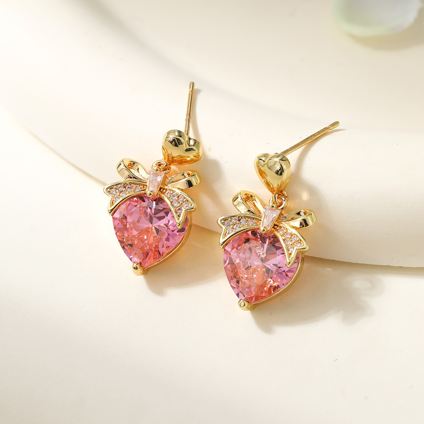 Rose Gold Micro Paved Zircon Heart Stud Earrings Ladies Anti Aging Trend Jewelry Accessories