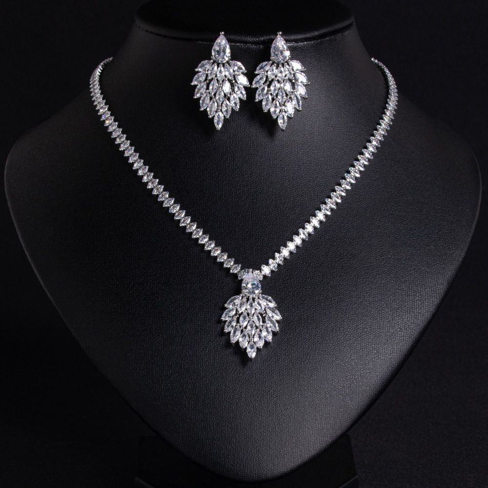 Elegant Wedding Jewelry Set Diamond Embedded Earrings Necklace  Style Dinner High-End Feelings Fashionable Accessories