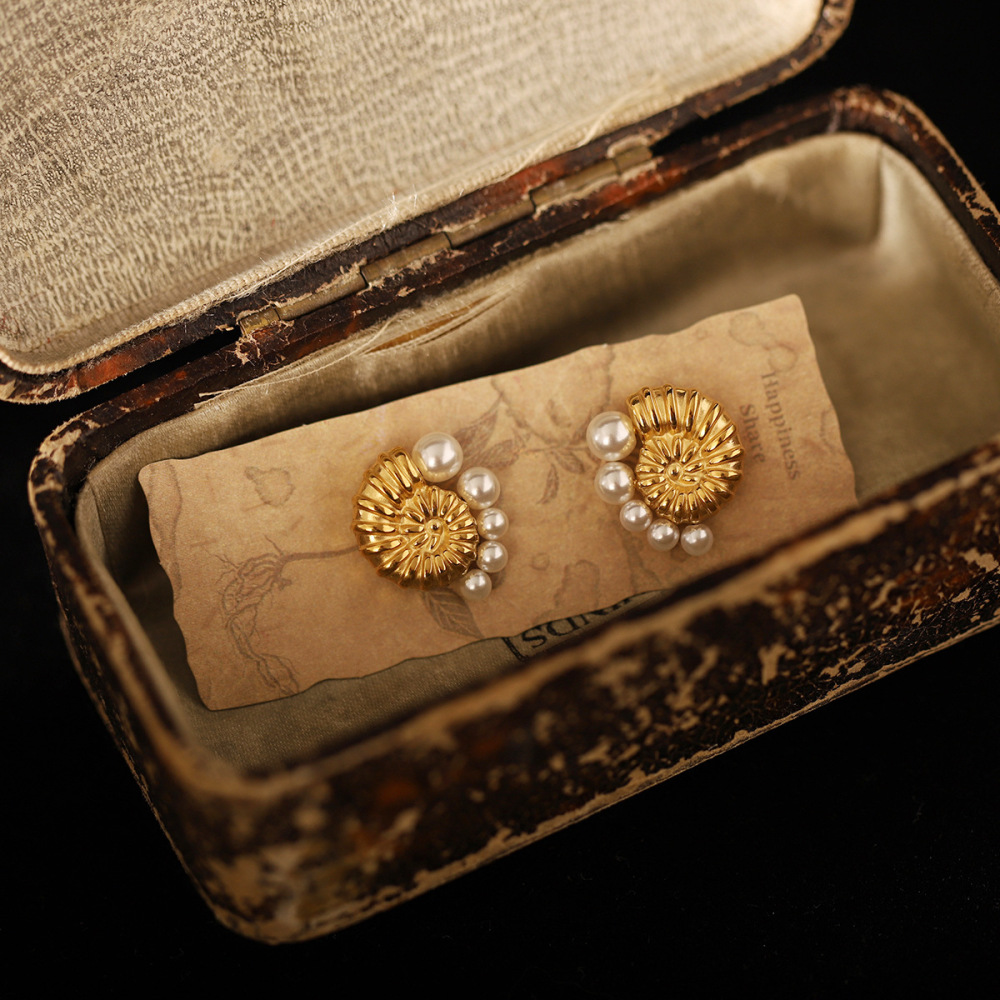 Gradient Pearl Earrings Titanium Steel Material 18K Gold Plated Shell Design Simple Rose Gold Women's Jewelry Accessories