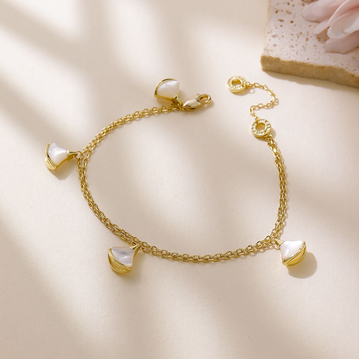 New Version Simple Fashion Commuting Water Plated Copper Geometric Pattern Hollow White Shell Heart Accessories Chain Bracelet Jewelry