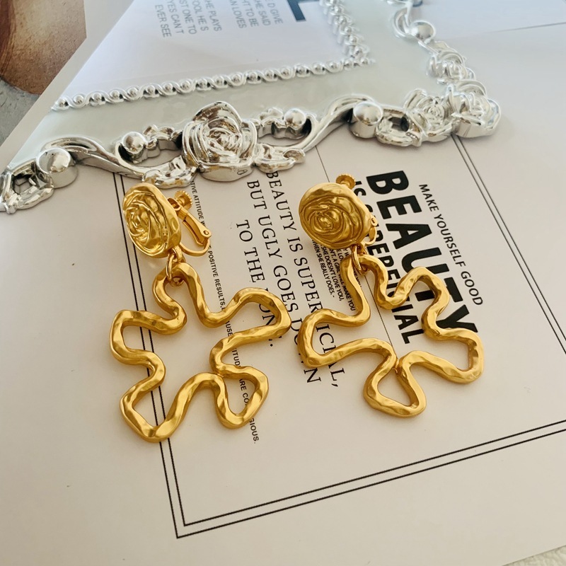 1 Pair Basic Classic Style Flower Plating Hollow Out Copper Earrings