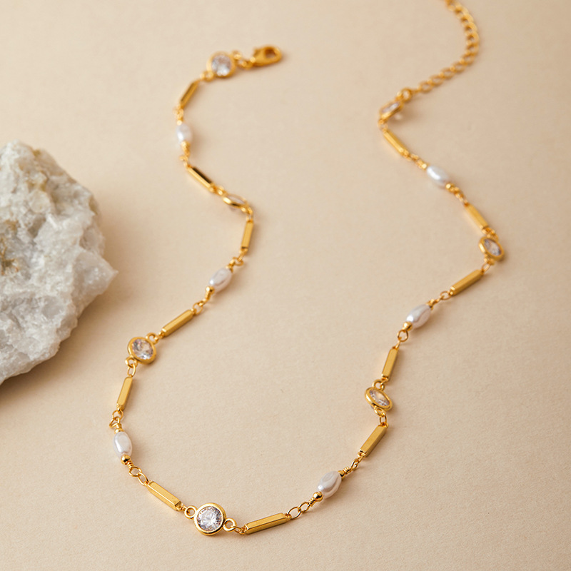Exquisite Copper Plated 18K Gold Embedded Zirconia Minimalist NIS Style Geometric Patterned Women's Fashion Necklace