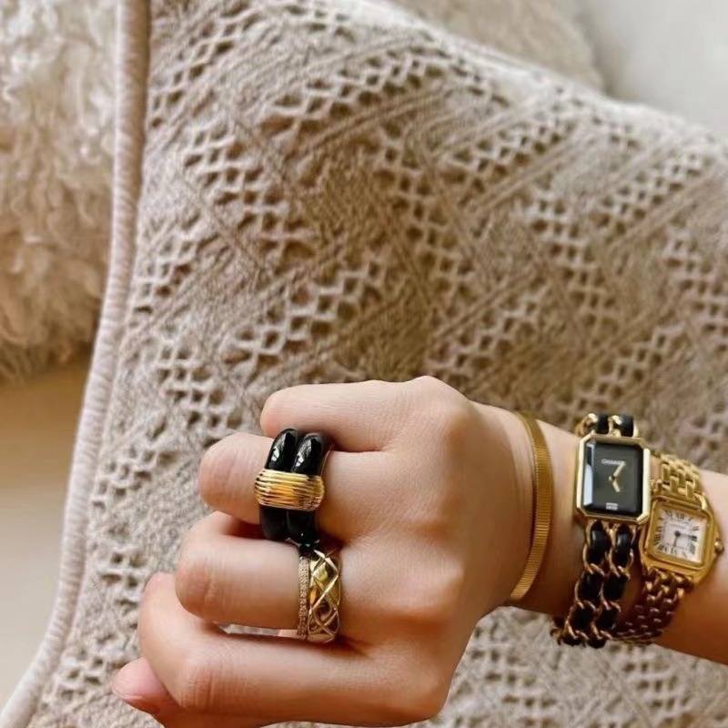 French Fashion Enamel Drip Glaze Ring Wide Version Golden Plated Black Striped Elegant Copper Finger Ring Jewelry Accessories