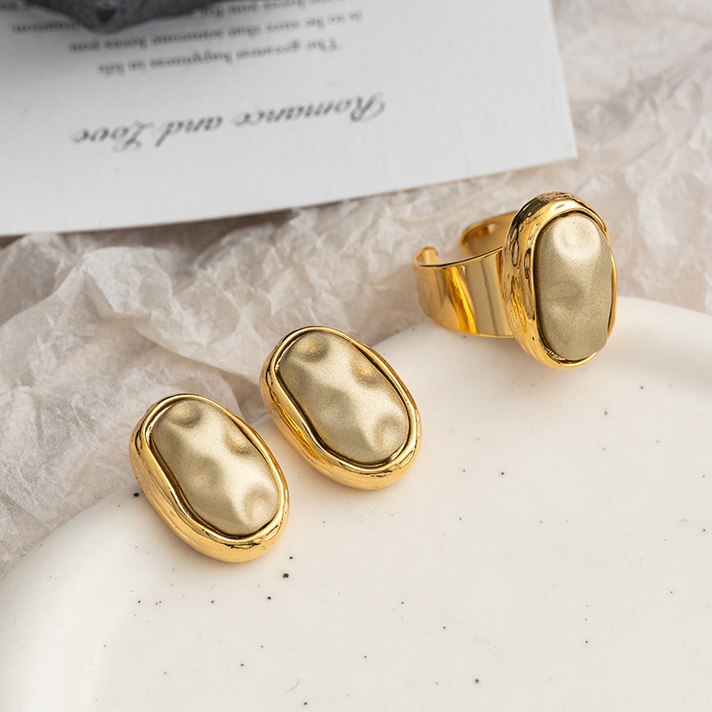 Earring Women's Unique Design Oval Shape Gold Color Minimalist Cold Style Stud Earrings High-End Feelings Jewelry Accessories