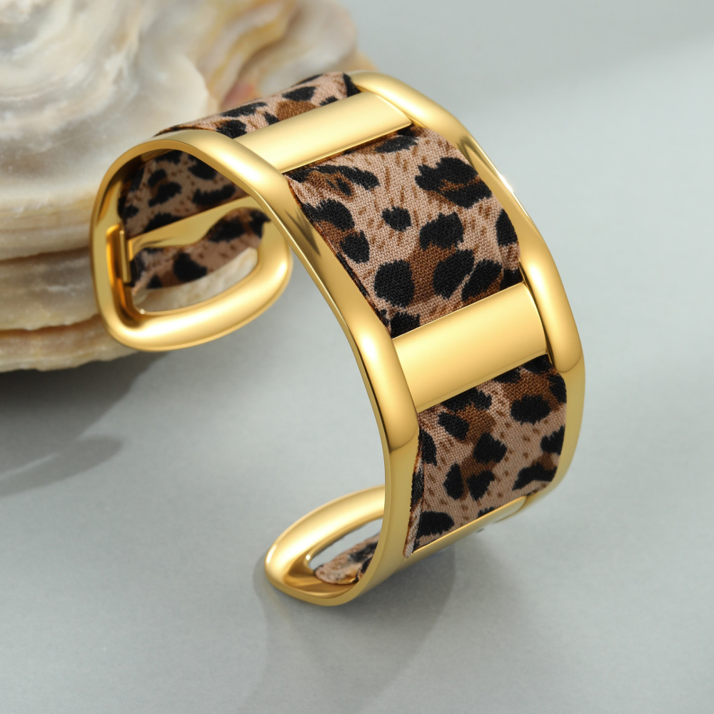 Fashion Wide Opening 304 Stainless Steel Bracelet Leopard Print Ribbon 18K Gold Plated Women's Vacuum Electroplated Accessories
