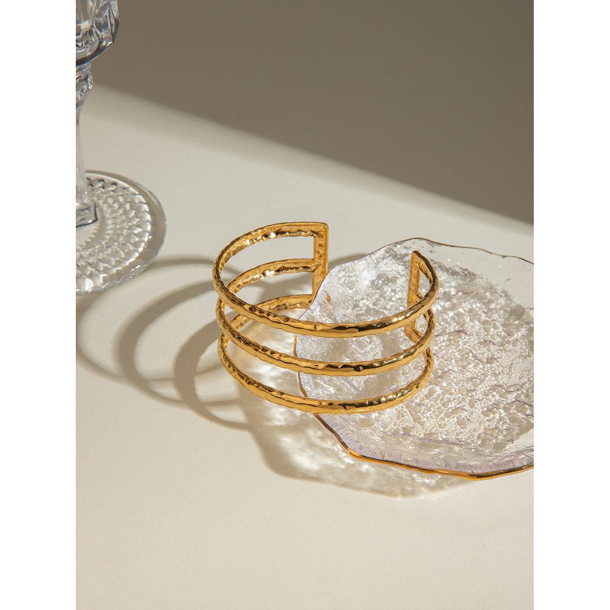 304 Stainless Steel Solid Color PVD Coated 18K Real Gold Plated Simple Style Classic Style Gold Bangle