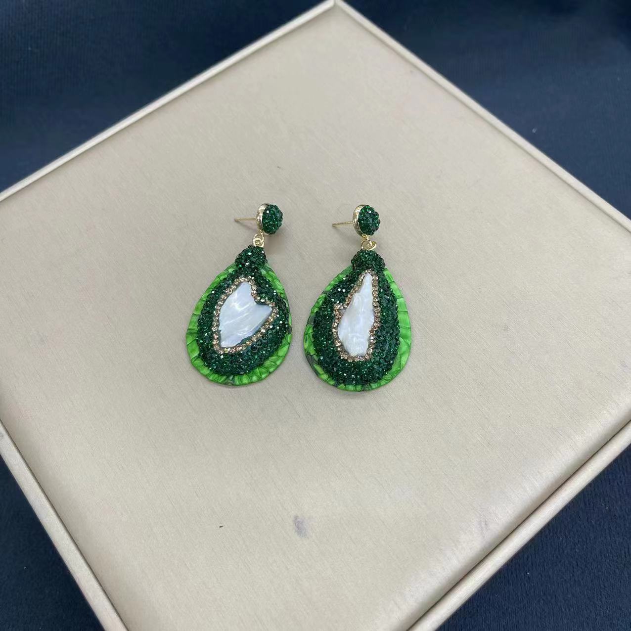 Natural Snake Skin Four Piece Set Embedded With Pearls And Czech Crystals For High End Banquet Jewelry Accessories