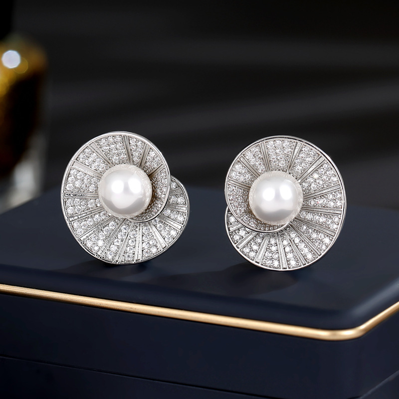 1 Pair Simple Style Classic Style Solid Color Plating Inlay Copper Alloy Artificial Pearls Zircon White Gold Plated Ear Studs