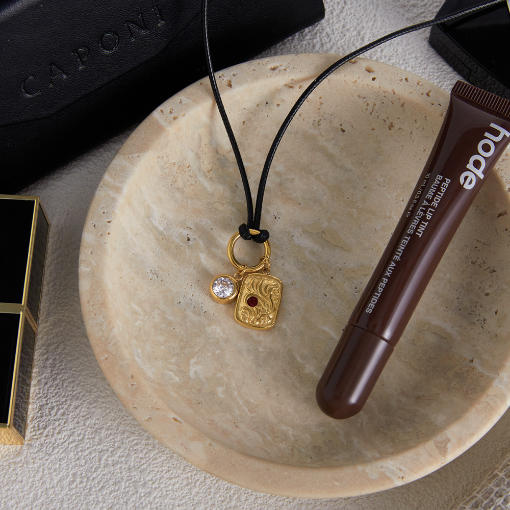 Classic Style Designer Pendant Necklace For Women 18K Gold Stainless Steel Zirconia Stones Red Water Diamond Square Coin Series Black Wax Rope 82cm