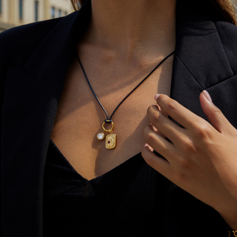 Classic Style Designer Pendant Necklace For Women 18K Gold Stainless Steel Zirconia Stones Red Water Diamond Square Coin Series Black Wax Rope 82cm