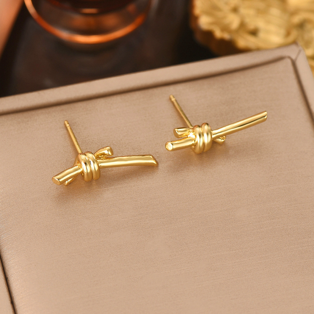 Simple Style Golden Chain Necklace Earrings Ring Set Fashionable Knot Shape Jewelry Display Sweet Stainless Steel Accessories