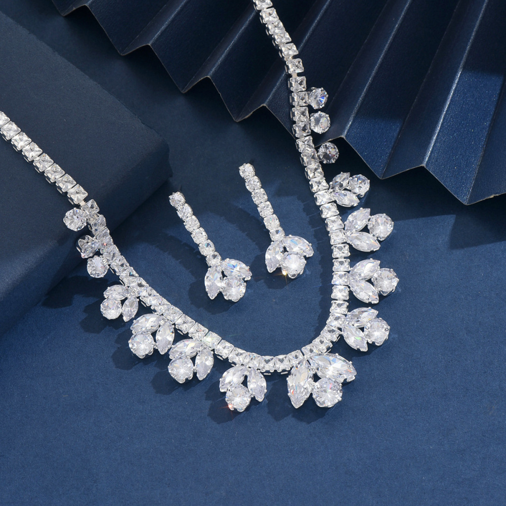 Elegant Crystal Zircon Drop Shaped Earrings Necklace Set Lightweight Simple Fashion Clavicle Chain Jewelry Accessories