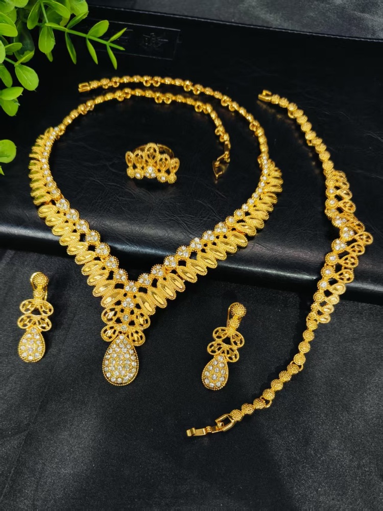Middle East Dubai Jewelry Set Vietnam Bride Wedding Accessories Necklace Bracelet Earrings Ring Four Piece Set Floral Design