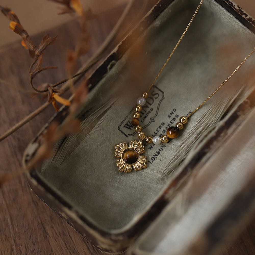 PVD Coated Real Gold Plated 18K Gold Flower 304 Stainless Steel IG Style Classic Style Waterproof Non Tarnish Titanium Steel Pendant Necklace