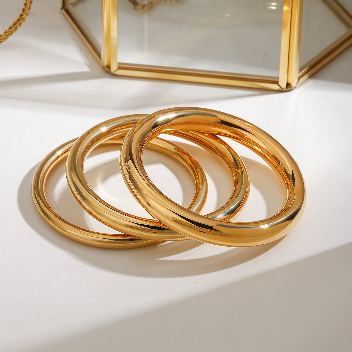 304 Stainless Steel Geometric PVD Coated 18K Real Gold Plated Real Gold Plated Basic Classic Style Commute Waterproof Non Tarnish Wristband Bangle