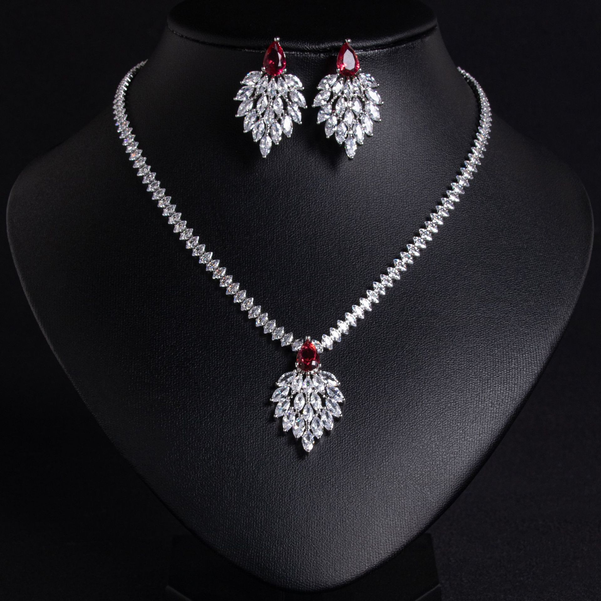 Elegant Wedding Jewelry Set Diamond Embedded Earrings Necklace  Style Dinner High-End Feelings Fashionable Accessories